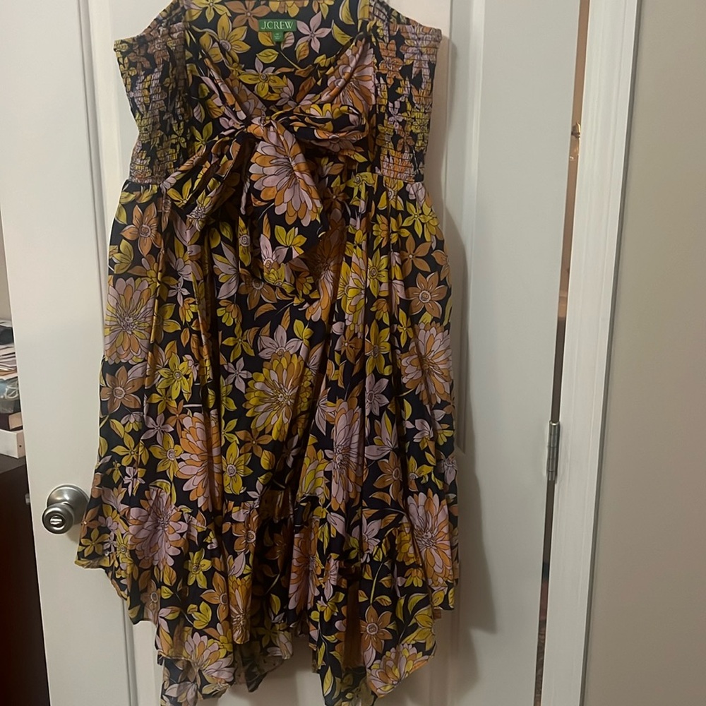 Beautiful floral print can be worn as skirt or dress
